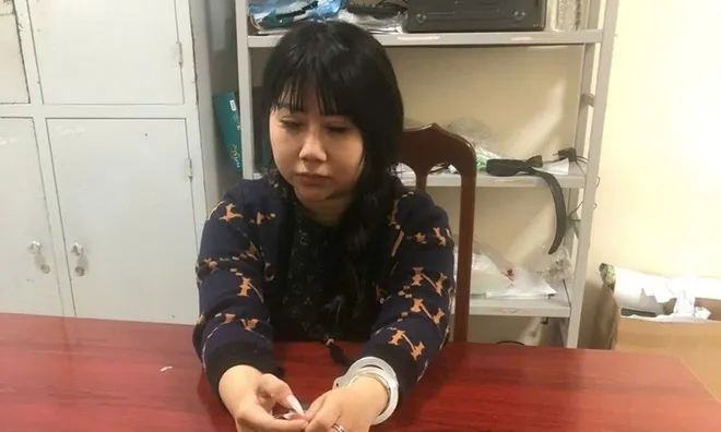 "Nữ quái" Phan Thị Hồng Anh bị bắt quả tang khi đang "làm điều mờ ám"
