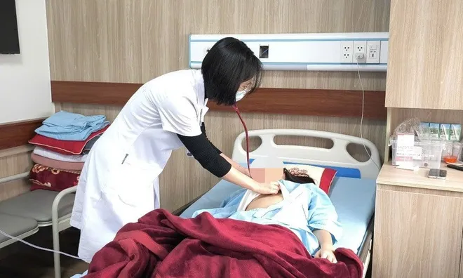 Viêm họng tưởng nhẹ, nữ sinh 16 tuổi bất ngờ rơi vào nguy kịch