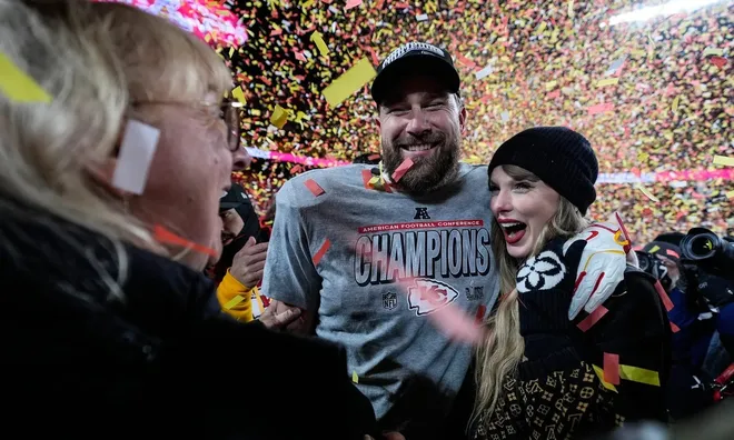 Taylor Swift viết tiếp cổ tích đời thật: Ra mắt nhạc mới, giành lại nhạc cũ và chuẩn bị làm vợ Travis Kelce, tất cả cùng trong năm 2025