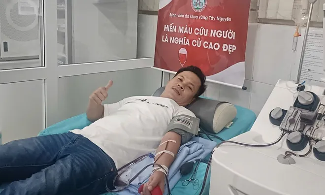 Ấm lòng cảnh chiến sĩ  công an vượt 60 km hiến tiểu cầu cứu sống 2 trẻ nhỏ