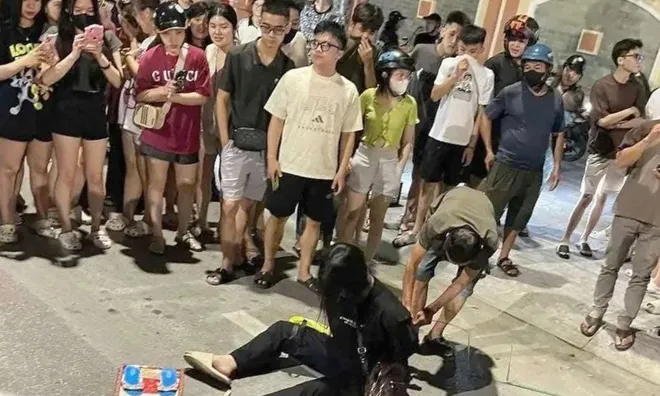 Camera ghi cảnh Hot girl "Ngân Baby”- người từng tuyển bạn trai "giá" 50 triệu/tháng làm loạn lúc nửa đêm ở Nghệ An