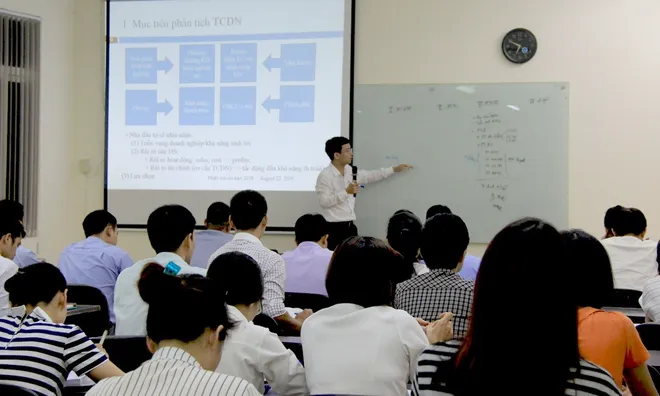 Học viên của các trường đại học liên kết đào tạo với Trung tâm Nghiên cứu khoa học và Đào tạo chứng khoán được cấp chứng chỉ chuyên môn về chứng khoán khi nào?