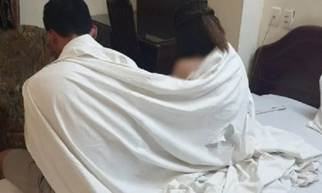 Bắt quả tang 4 chân dài phục vụ "khách làng chơi" trong nhà nghỉ: 2 "tú bà" có lời khai gây sốc