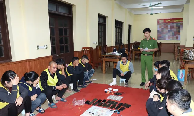 Bắt 21 đối tượng trong sới bạc quy mô lớn ở Ninh Bình