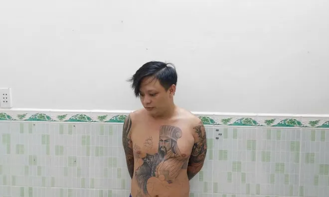 Bắt Trần Minh Tân - thuê nhà trọ sống cùng bạn gái để bán ma tuý