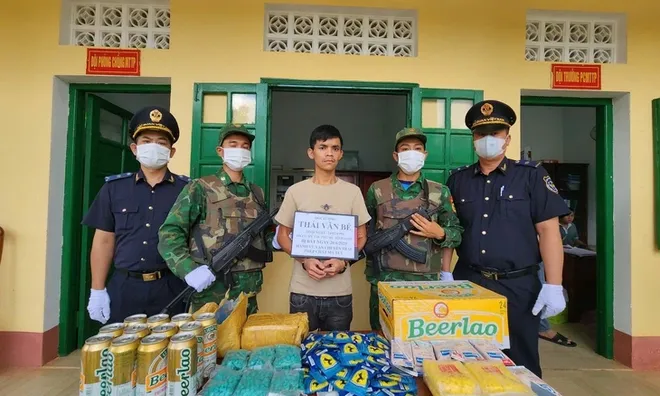 Bắt giữ đối tượng vận chuyển hàng ngàn viên ma túy từ Lào vào Việt Nam