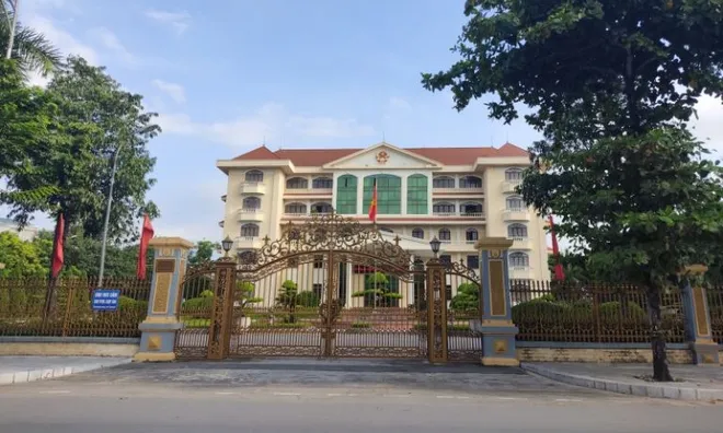 Ninh Bình: Công ty Mạnh Hùng một mình tham dự và trúng nhiều gói thầu tiết kiệm dưới 1%