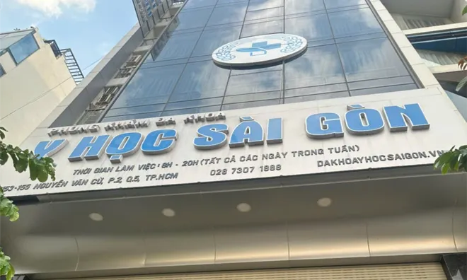 Công an truy tìm bác sỹ nha khoa cởi áo blouse bỏ trốn lên sân thượng khi thấy đoàn thanh tra