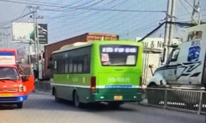 Clip: Danh tính tài xế điều khiển xe buýt vun vút ngược chiều trên tỉnh lộ ở Long An 