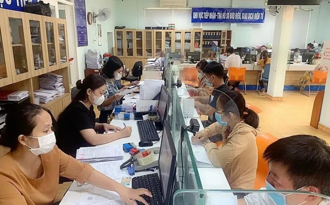 Những trường hợp nào được tạm dừng đóng BHXH bắt buộc?