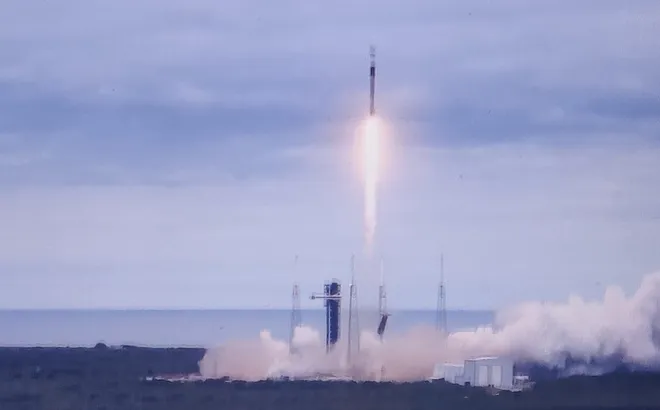 Clip: Công ty do tỷ phú Elon Musk sở hữu phóng thành công vệ tinh Ấn Độ GSAT-20