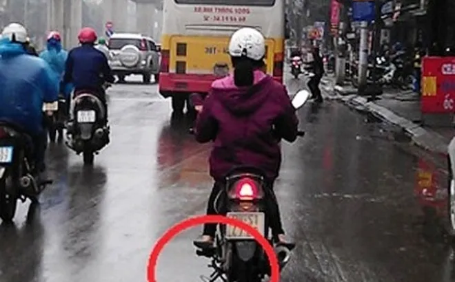 Thông tin mới nhất về mức phạt lỗi không gạt chân chống khi lái xe từ 1/1/2025