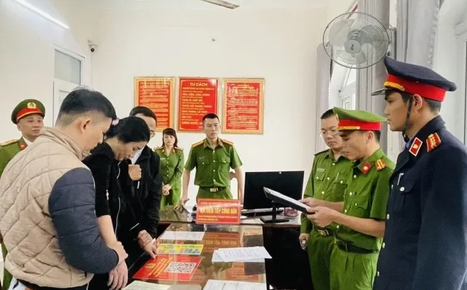 Clip: Biểu hiện "đột ngột phát điên" của nữ quái khi nghe lệnh bắt khiến người xem ngỡ ngàng