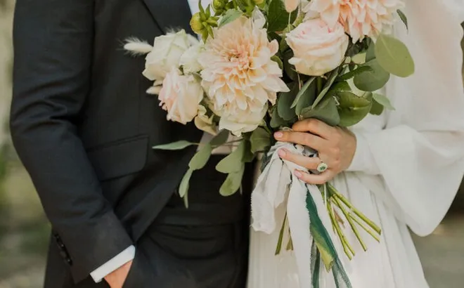 Bất ngờ nguyên nhân cô gái trẻ tấn công hôn thê của mình, liên quan trực tiếp đám cưới