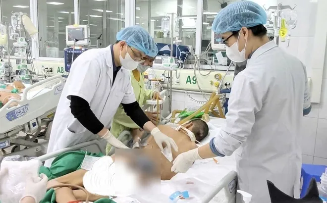 Nam sinh 17 tuổi hoại tử, suy đa tạng nguy kịch chỉ vì nốt mụn nhỏ ở "vòng 3"