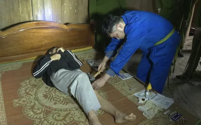 Rùng mình xem diễn lại cảnh tự dùng búa đục xương, dàn dựng tai nạn để trục lợi hơn 6 tỷ đồng tiền bảo hiểm ở Phú Thọ