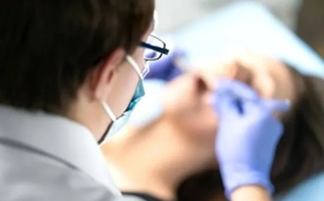 Người phụ nữ tử vong sau khi nhổ răng tại phòng khám tư nhân, chủ phòng khám bỏ trốn