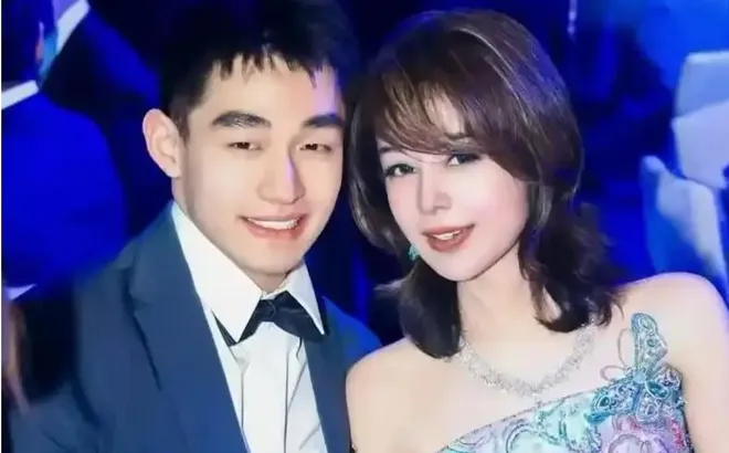 “Tỷ phú thẩm mỹ” 50 tuổi chi 191 tỷ đồng tặng bạn trai sinh viên kém 26 tuổi, thái độ của con trai khiến dư luận chú ý