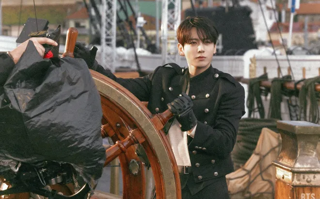 Chỉ sau một đêm, Jungkook (BTS) khiến cộng đồng fan "dậy sóng" vì động thái lạ với BLACKPINK, EXO