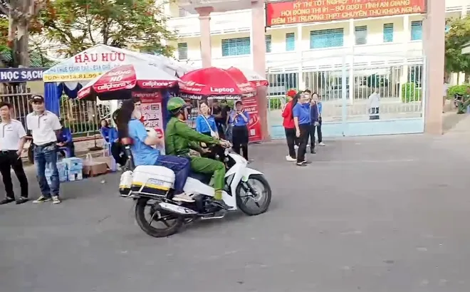 Công an đến tận nhà đưa nữ sinh ngủ quên tới điểm thi tốt nghiệp THPT