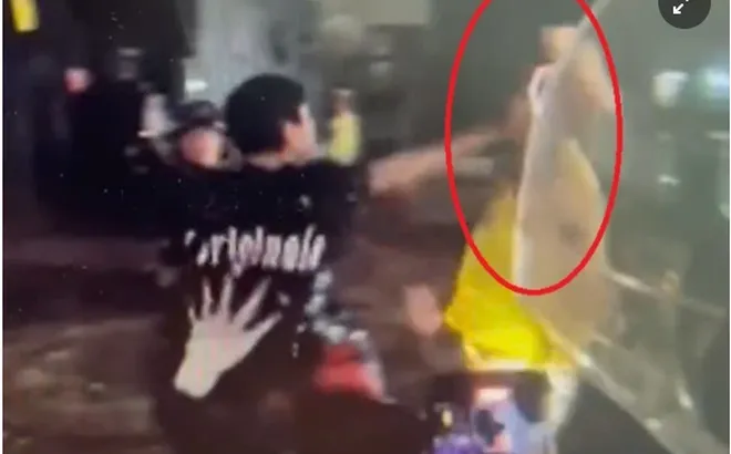 Clip: Nam thanh niên đấm cảnh sát giao thông khi bị kiểm tra nồng độ cồn