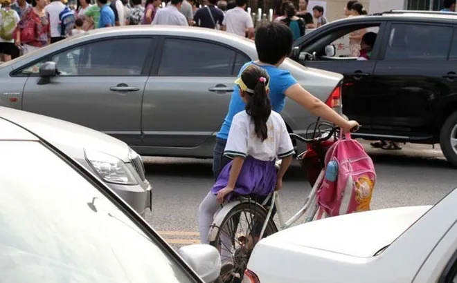 Cô gái Việt làm ở trường mầm non khu tài phiệt Hàn, choáng với cách xử lý của con nhà giàu khi hỏi "Con sẽ làm gì nếu bạn bị hỏng xe đạp"