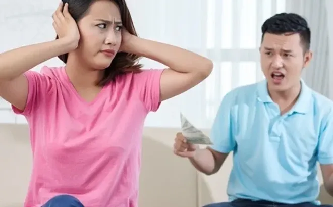 Đưa vợ 30 triệu/tháng nhưng lúc nào cũng bảo thiếu, tôi bắt vợ sao kê thì giật mình trước một khoản “vô lý”