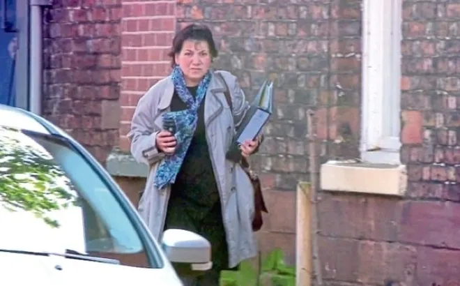 Nữ giúp việc trở thành “bác sĩ tâm thần” suốt 20 năm nhờ bằng giả tự chế tại nhà