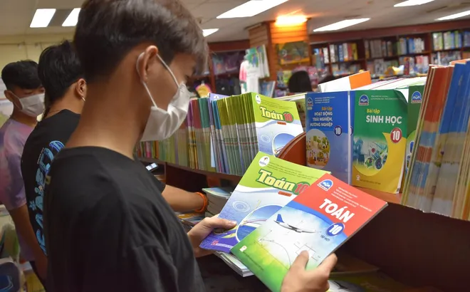 Thống nhất sử dụng một bộ sách giáo khoa, hướng đến miễn phí toàn quốc vào năm 2030