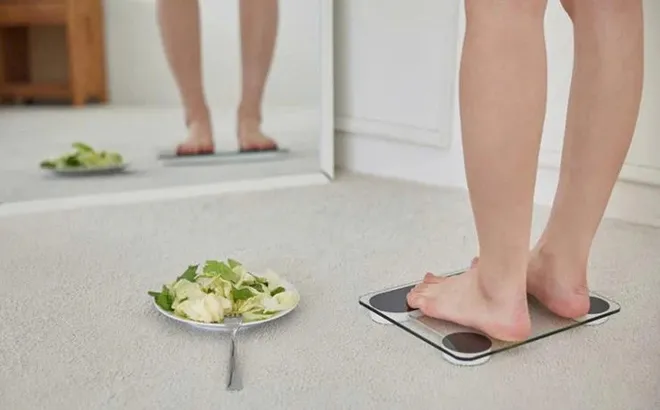 Muốn “bụng phẳng eo thon”, nữ sinh 17 tuổi suýt mất mạng vì nhịn ăn và tập luyện quá sức