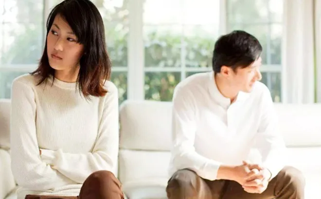 Yêu cầu vợ giữ khoảng cách với người đàn ông khác, cái kết tôi nhận được là lá đơn ly hôn?