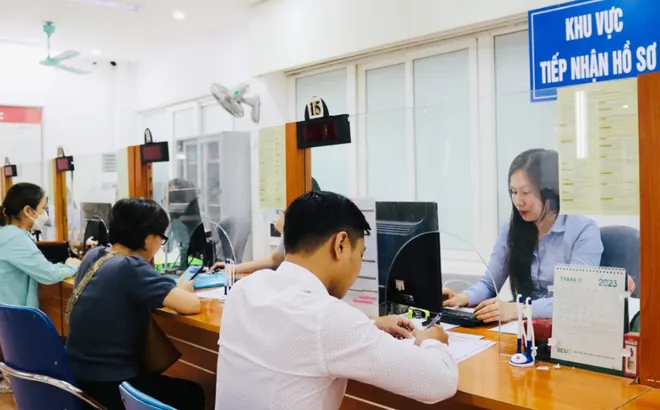 Chấm dứt hưởng trợ cấp thất nghiệp năm 2026 trong trường hợp nào? Được bảo lưu thời gian đóng BHTN trong những trường hợp nào?