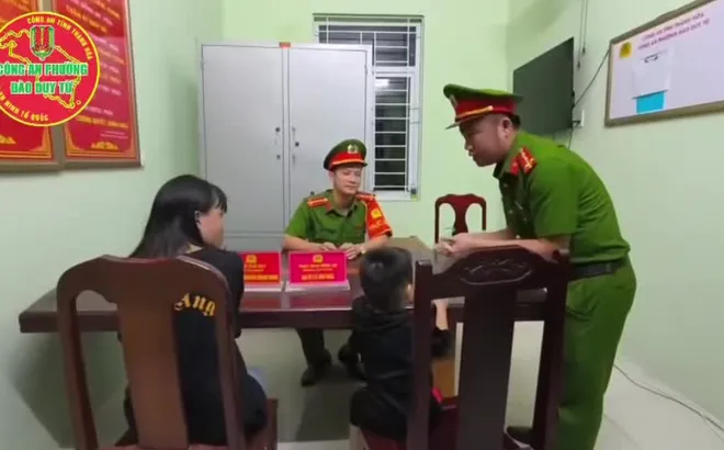 Công an đi gần 50km đưa hai mẹ con bị lạc về nhà trong đêm