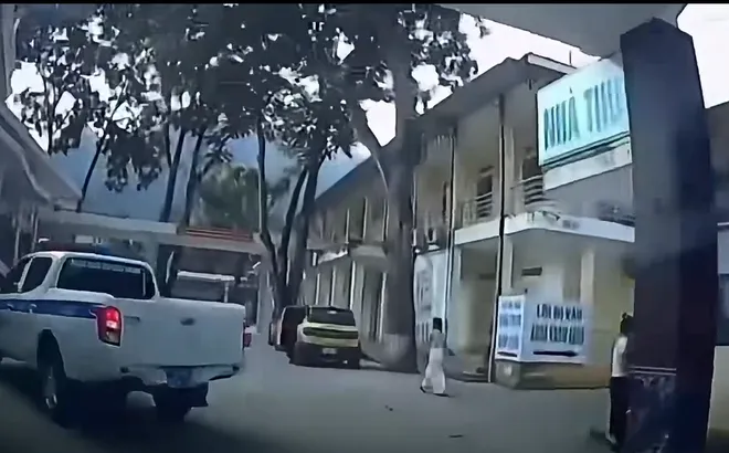 CSGT Sơn La mở đường đưa cháu bé bị co giật đi cấp cứu