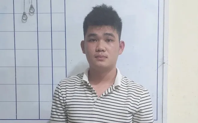 Nam thanh niên không đội mũ bảo hiểm, tông xe máy vào cảnh sát ở Đà Nẵng