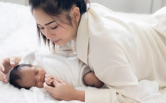 Bị mẹ chồng mắng tiêu hoang vì mua 600 nghìn/bình sữa cho con, con dâu âm thầm làm một việc khiến bà "quay xe"