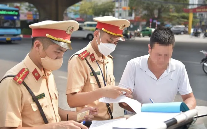Những loại giấy tờ người dân phải mang theo khi tham gia giao thông, ai cũng cần biết kẻo bị phạt