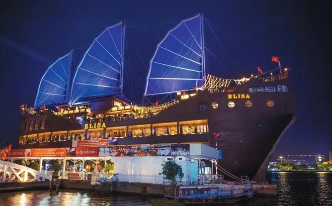 Chủ nhà hàng nổi lớn nhất Việt Nam bị ngân hàng siết nợ