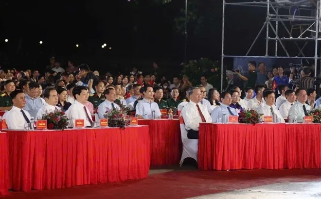 Lãnh đạo Đảng, Nhà nước dự chương trình nghệ thuật đặc biệt 'Người là Hồ Chí Minh'