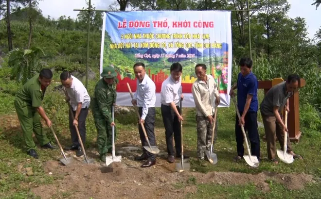 Cao Bằng: ‘Vượt nắng, thắng mưa’ để hoàn thành xóa nhà tạm
