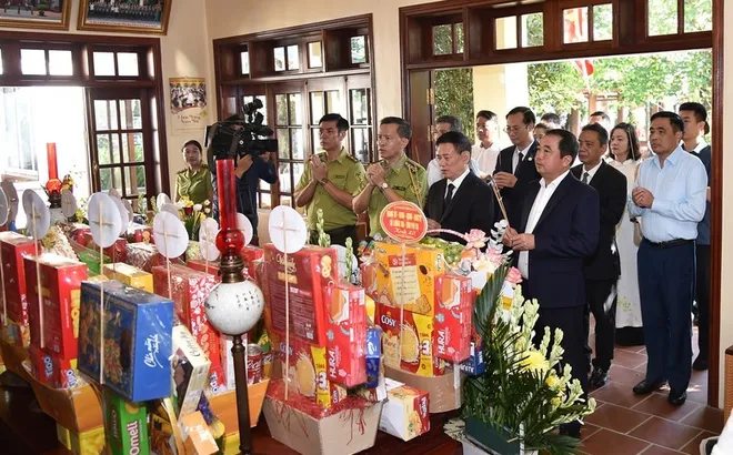 Trang trọng Lễ dâng hương tưởng niệm 56 năm ngày mất Chủ tịch Hồ Chí Minh