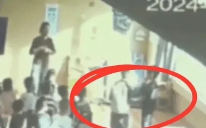 Phụ huynh phẫn nộ đoạn video một bé trai mầm non đứng im chịu trận khi bị cả lớp xếp hàng tát vào mặt