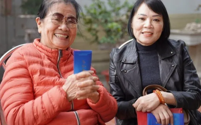 Vợ NSND Xuân Bắc khoe cảnh 2 bà thông gia thân thiết, mối quan hệ con dâu - mẹ chồng gần gũi như ruột thịt