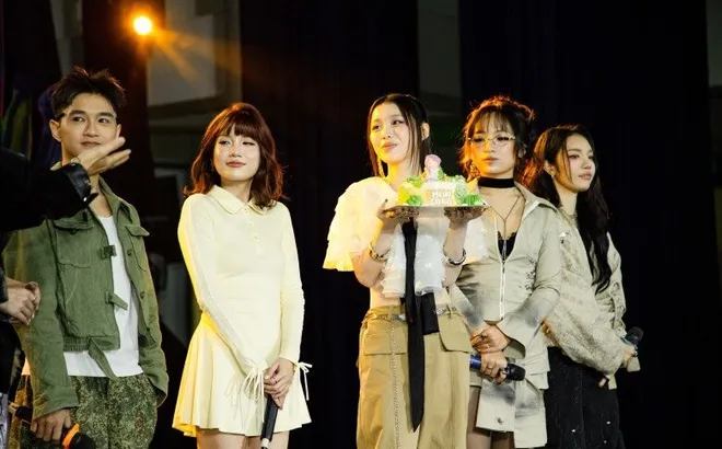 Han Sara tự làm 800 chiếc bánh tặng fan TP HCM và Hà Nội, nhớ lại những ngày "khổ vì chỉ có 1 mình"