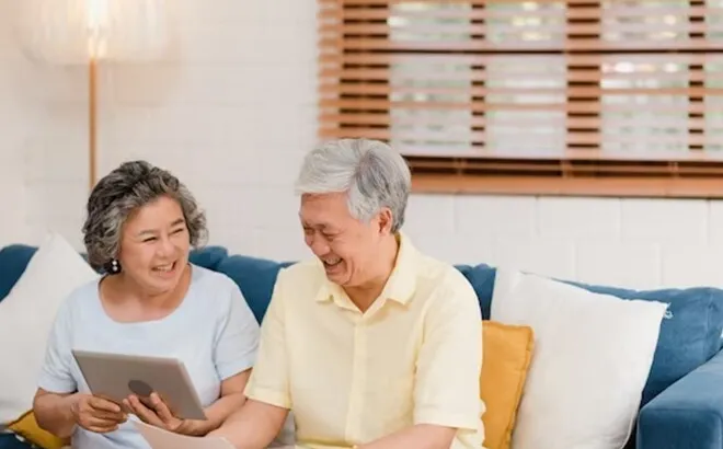 Phát hiện chồng ngoại tình, vợ không nói một lời mà lặng lẽ rời đi, 2 năm sau, cũng người chồng ấy phải bật khóc