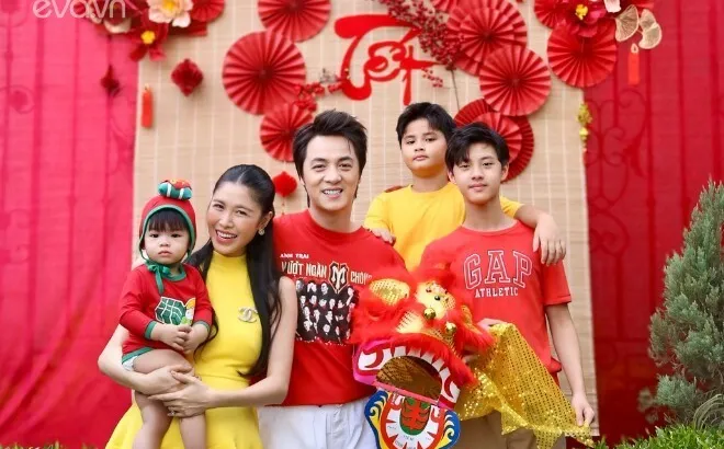 Đăng Khôi - Thủy Anh trang trí biệt thự đón Tết Bính Ngọ, vừa sinh con thứ 3 nay lại đón tin vui