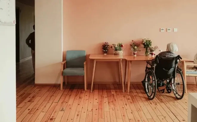 Tiết kiệm tiền để nghỉ hưu an nhàn, hành động của người giúp việc khiến tôi nhận ra: Càng giàu có càng khó sống