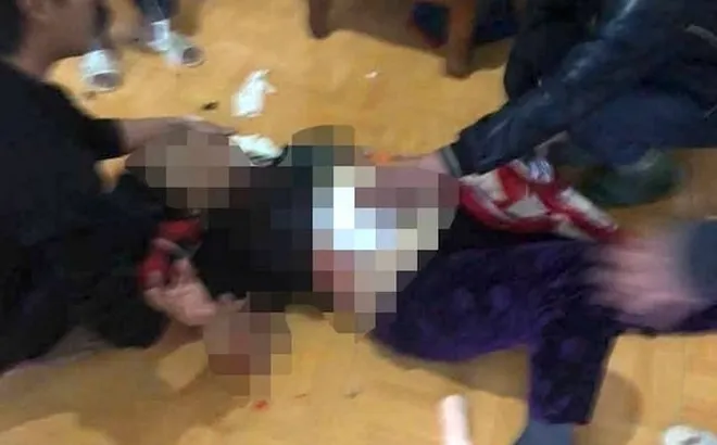 Nghịch tử dùng dao đâm mẹ rồi tự sát, tiết lộ đau lòng về người mẹ