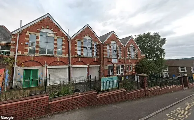 Phát hiện thi thể bé trai 13 tuổi trong trường tiểu học, cảnh sát nói về dấu hiệu đáng ngờ