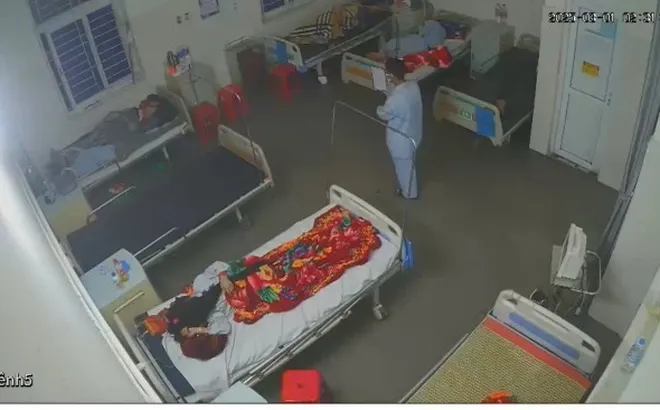 Đóng giả người nhà bệnh nhân để trộm điện thoại bán lấy tiền tiêu xài